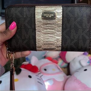 michael kors brown and gold detail wallet